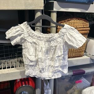 White boohoo crop top